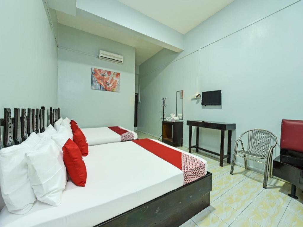 Super Oyo Capital O 90659 Raintown Timbers Hotel Taiping Exterior photo